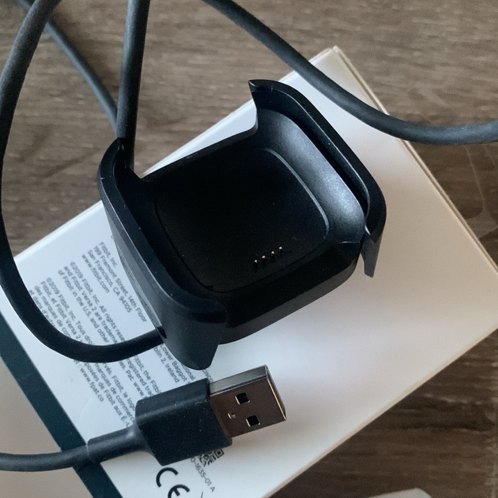LMT: Fitbit Versa 2 Straps, Bumpers and Chargers (watch is not included). - Picture 11 of 16